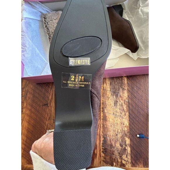 Cinderella Of Boston Brown Micro Suede Boots 2.5M Faux Fur Trim & Box - Picture 10 of 14